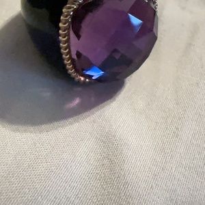 Amethyst.14 karat beaded, gold lady ring